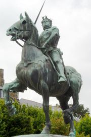 Statue of Du Guesclin in Dinan.