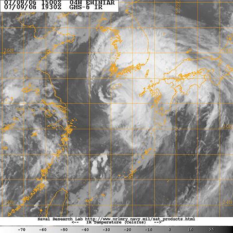 Image:Ewiniar STS 60kt prelandfall.jpg