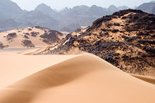 Moving sand dunes in Tadrart Acacus