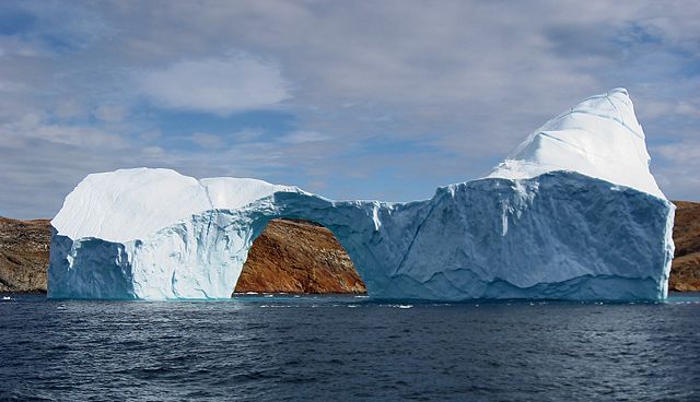 Image:Iceberg with hole near sanderson hope 2007-07-28 2.jpg