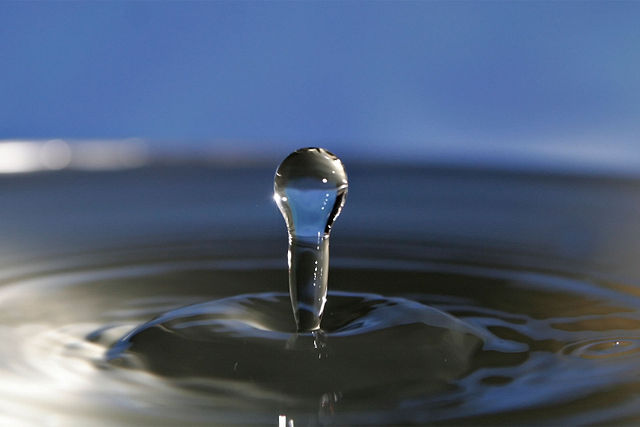 Image:Water droplet blue bg05.jpg