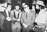 (right to left) Rebel leader Camilo Cienfuegos, Cuban President Manuel Urrutia, and Guevara. January 1959. 