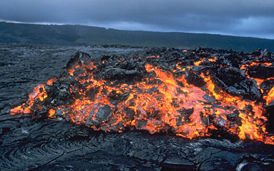 Glowing ʻaʻā flow front advancing over pāhoehoe on the coastal plain of Kīlauea in Hawaiʻi, United States.