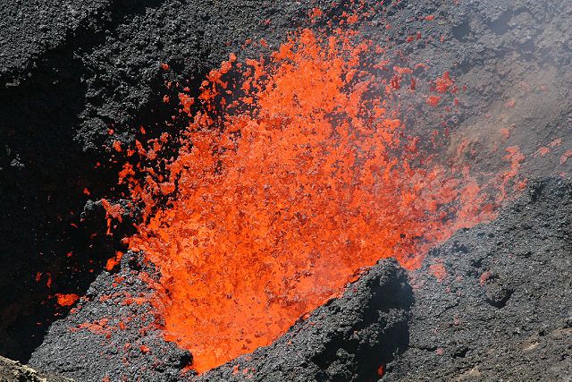 Image:Villarrica lava fountain.jpg