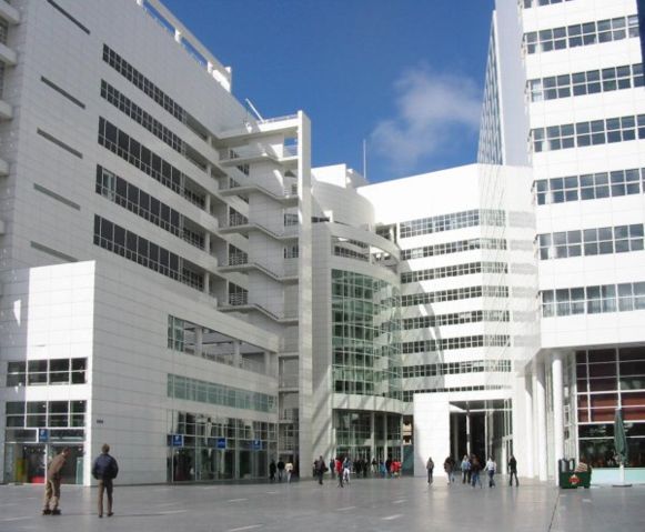 Image:Den Haag stadhuis april 2004.JPG