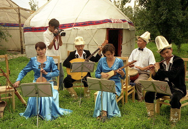 Image:Kyrgyz Musicians in Karakol.jpg