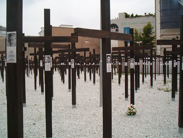 Image:Checkpoint Charlie Memorial.JPG