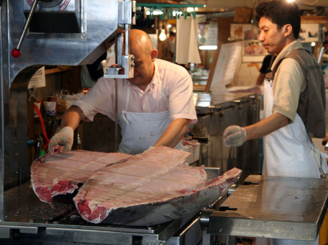 Image:Tuna cut half japan.jpg