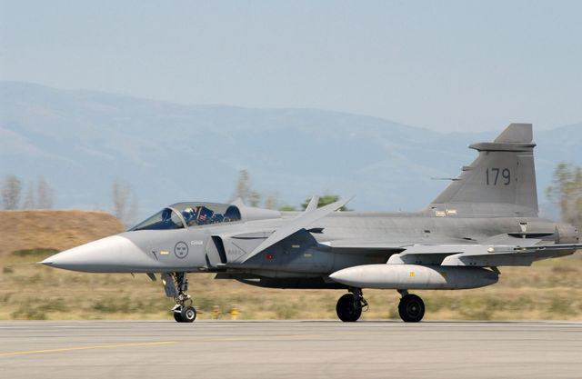 Image:Swedish JAS-39 Gripen landing.jpg