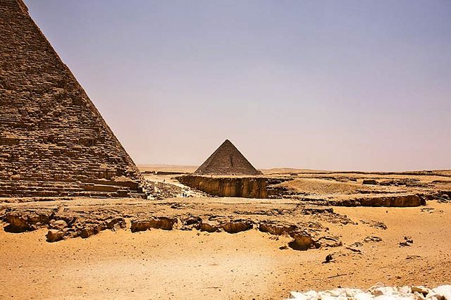 Image:PyramidsofEgypt.jpg