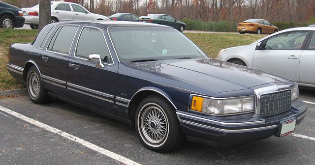 Image:90-94 Lincoln Town Car.jpg