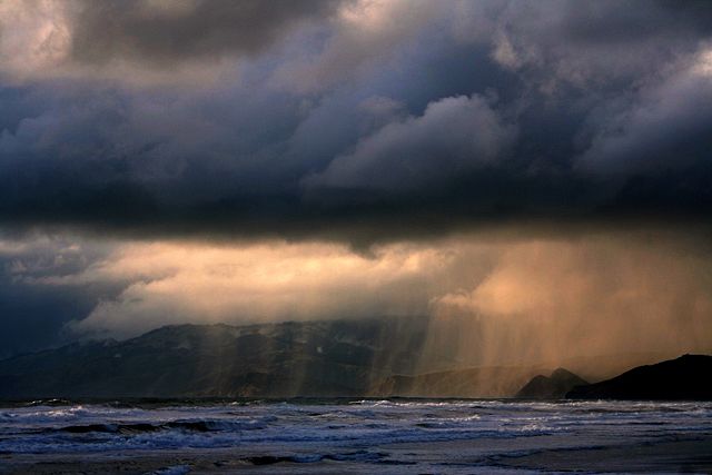 Image:Rain ot ocean beach.jpg