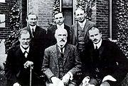 Group photo 1909 in front of Clark University. Front row: Sigmund Freud, Granville Stanley Hall, Jung; back row: Abraham A. Brill, Ernest Jones, Sandor Ferenczi.