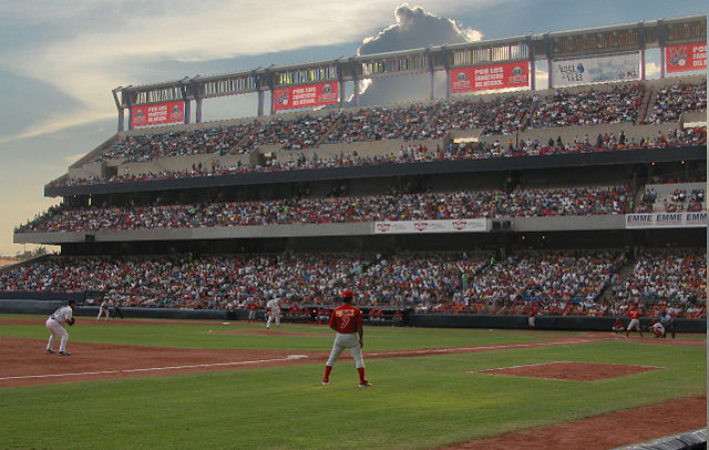 Image:Estadio de beisbol en Monterrey.jpg