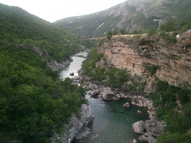 Image:Moraca River Canyon.jpg