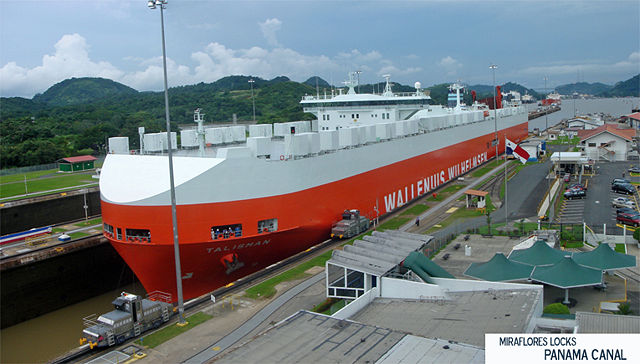 Image:Exclusa Miraflores Canal de Panama Panorama.jpg