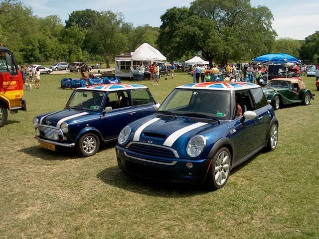 Image:MINIandClassicMini.jpg