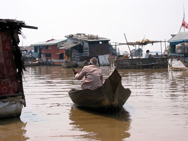 Image:Old man on tonle sap.jpg