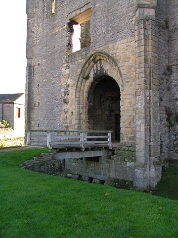 Image:Middleham Castle.JPG