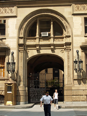 Image:1 West 72nd Street (The Dakota) entrance by David Shankbone.jpg