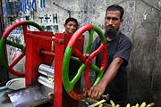 Sugarcane juice vendors in Dhaka, Bangladesh
