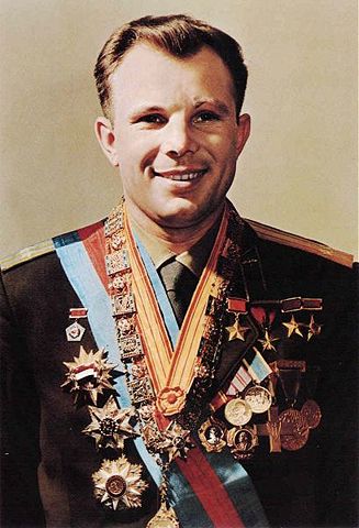 Image:Yuri Gagarin official portrait.jpg