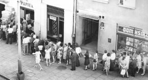A queue waiting to buy toilet paper, a common sight in Poland's shortage economy in the 1970s and 1980s.