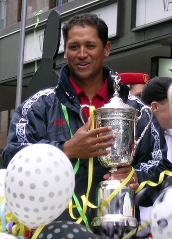 Image:Michael Campbell holding U.S. Open Trophy.jpg