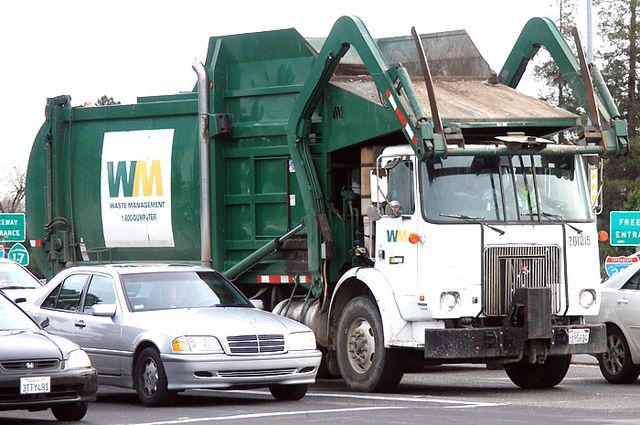 Image:US Garbage Truck.jpg