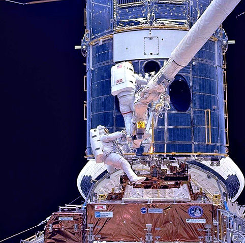 Image:Upgrading Hubble during SM1.jpg