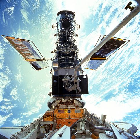 Image:STS-103 Hubble EVA.jpg