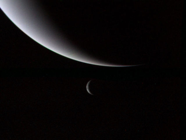 Image:Voyager 2 Neptune and Triton.jpg