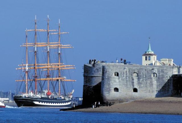 Image:Ship&roundtower.jpg