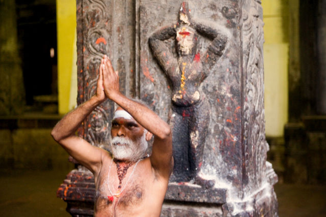 Image:Indian sadhu performing namaste.jpg