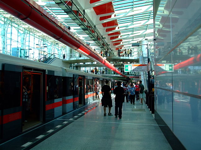 Image:Praha, Střížkov, stanice metra Střížkov, nástupiště II.jpg
