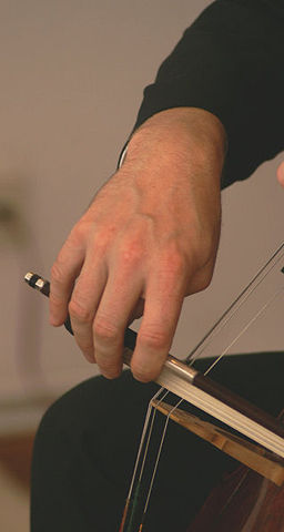 Image:Bow hand Violoncello.jpg