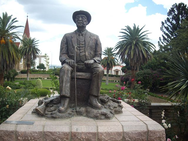 Image:HoseaKutakoStatue.JPG