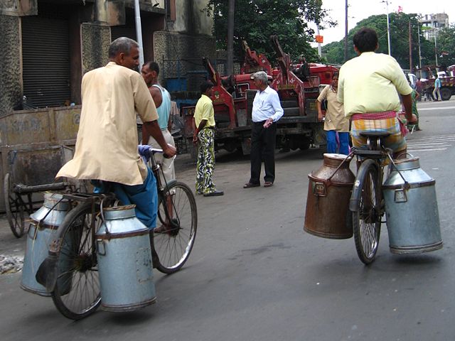 Image:BicyclesMilkChurnsKolkata gobeirne.jpg