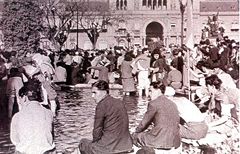 Demonstration for Perón's release, on October 17, 1945. The Casa Rosada is seen in the background.