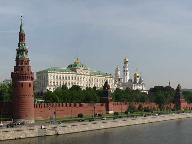 Image:Moscow Kremlin from Kamenny bridge.jpg