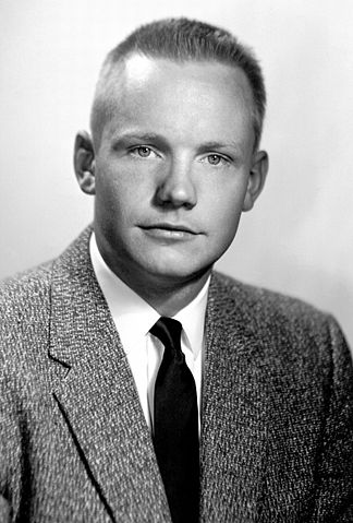 Image:Neil Armstrong 1956 portrait.jpg