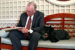 Armstrong and presidential dog Barney in the White House Garden Room, July 2004