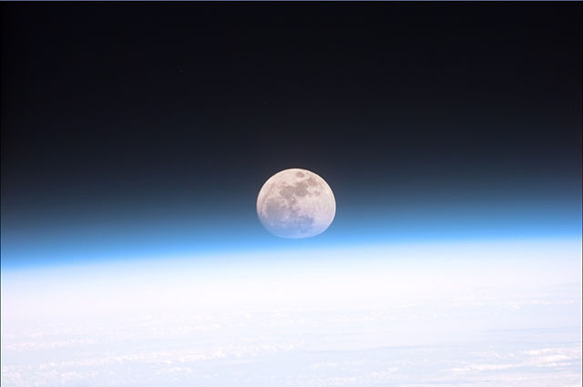 Image:Full moon partially obscured by atmosphere.jpg
