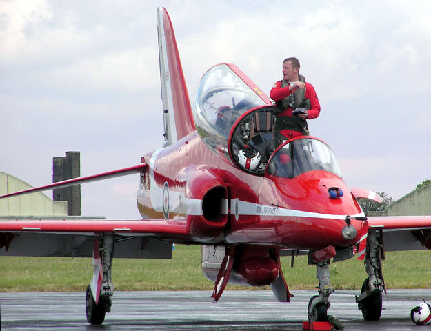 Image:Red.arrows.pilot.arp.jpg