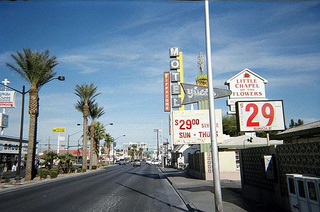 Image:LVBlvdnorth of strip.jpg