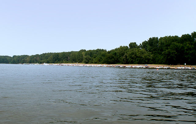 Image:Boaters on Hogback Island.jpg