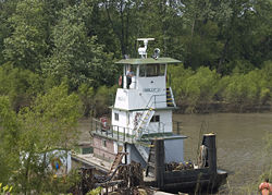 Tug Holly J near Ste. Geneviève, Missouri.