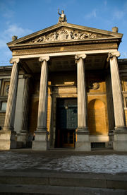The main entrance of the current Ashmolean Museum building.