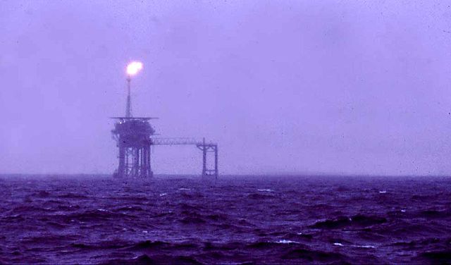 Image:04 North Sea oil rig May 1975.jpg