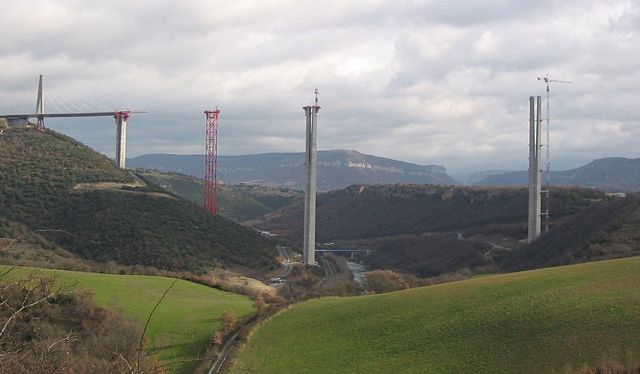 Image:Millau Viaduct construction south.jpg